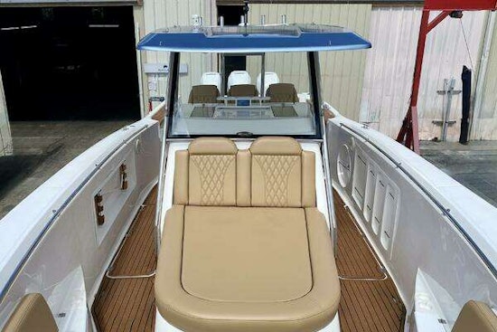 Fishing Raptor 390 Solarium Yacht For Sale