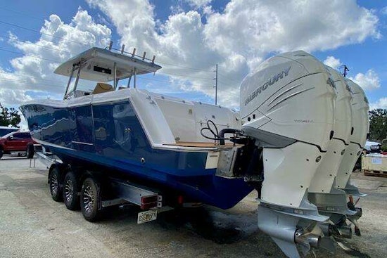 Fishing Raptor 390 Solarium Yacht For Sale