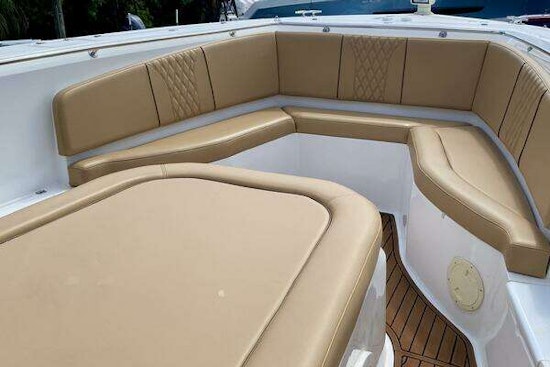 Fishing Raptor 390 Solarium Yacht For Sale