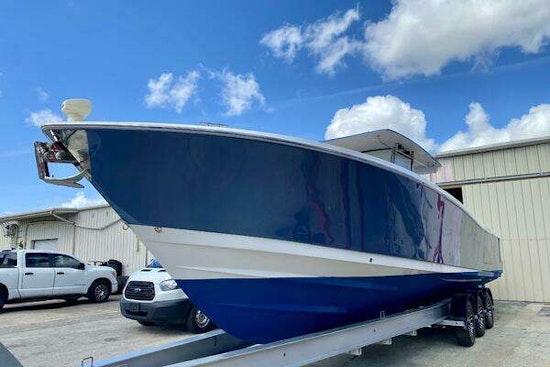 Fishing Raptor 390 Solarium Yacht For Sale