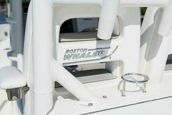 Boston Whaler 350 Outrage Yacht For Sale