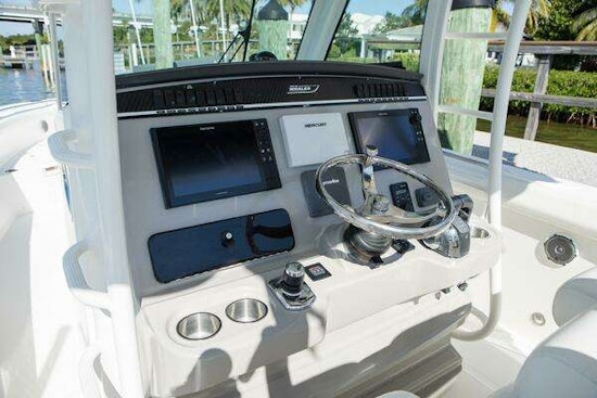 Boston Whaler 350 Outrage Yacht For Sale