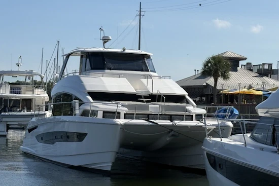 Aquila 54 ENCLOSED BRIDGE Yacht For Sale