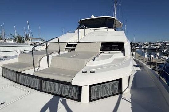Aquila 54 ENCLOSED BRIDGE Yacht For Sale