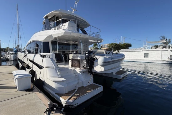 Aquila 54 ENCLOSED BRIDGE Yacht For Sale