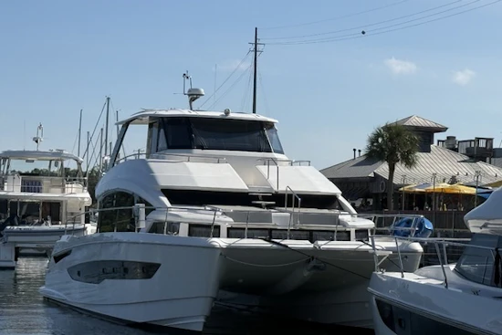Aquila 54 ENCLOSED BRIDGE Yacht For Sale