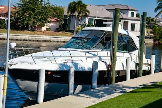 Cruisers 520 Express Yacht For Sale