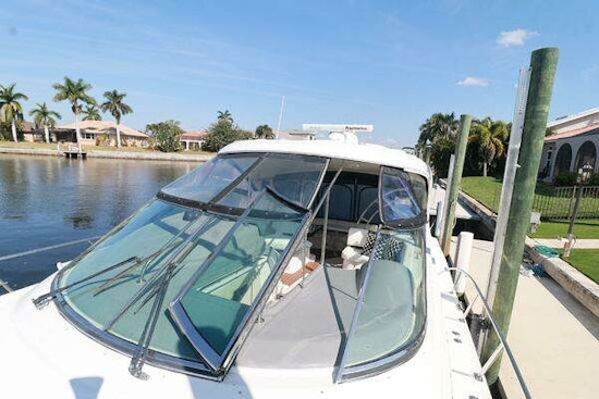 Cruisers 520 Express Yacht For Sale