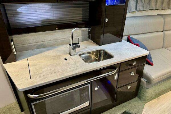 Formula 370 Super Sport Yacht For Sale