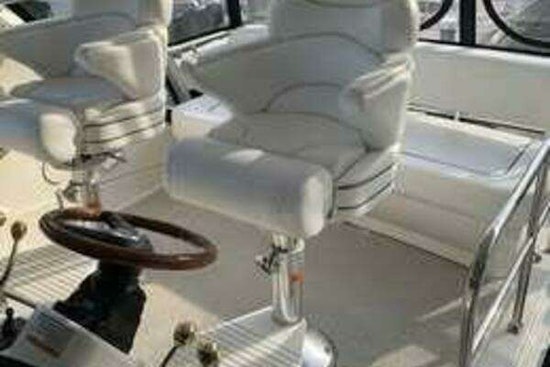 Sea Ray 529 Sedan Bridge Yacht For Sale