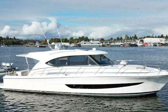 Riviera 395 SUV Yacht For Sale