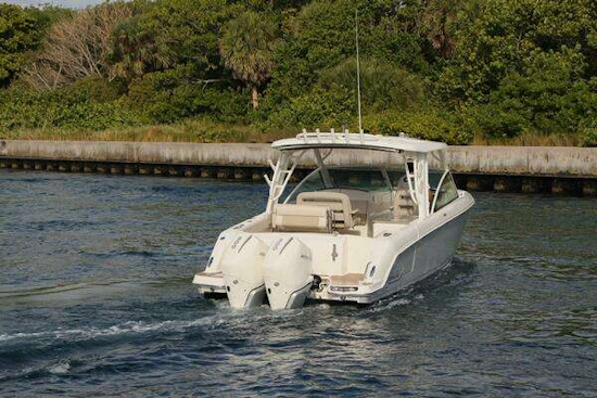 Boston Whaler 320 Vantage Yacht For Sale