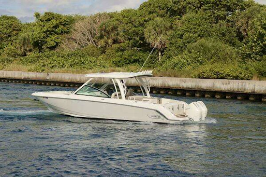 Boston Whaler 320 Vantage Yacht For Sale