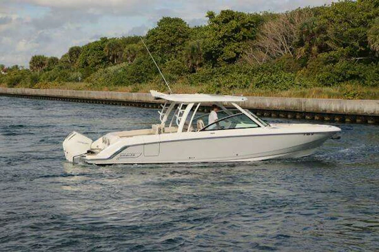 Boston Whaler 320 Vantage Yacht For Sale