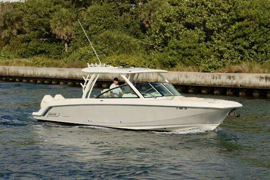 Boston Whaler 320 Vantage Yacht For Sale