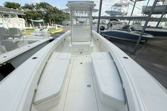 SeaVee 320B Yacht For Sale