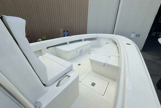 SeaVee 320B Yacht For Sale
