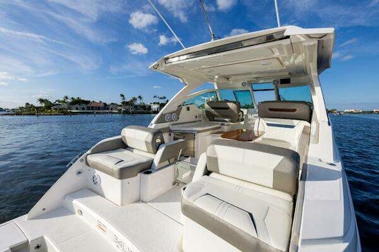 Tiara Yachts 34 LX Yacht For Sale