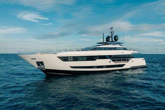 Custom Line CL120 Yacht For Sale