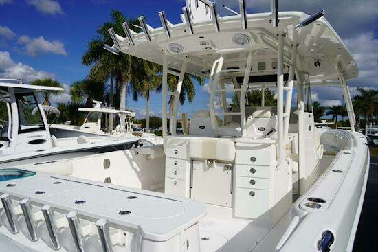 Everglades 355CCX Yacht For Sale