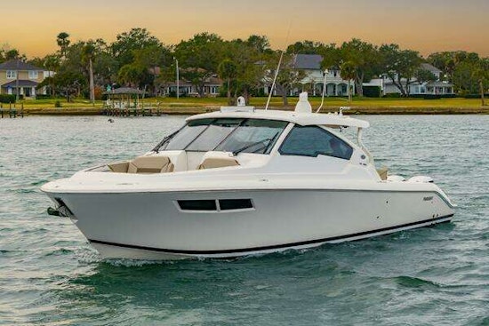 Pursuit DC 365 Dual Console Yacht For Sale