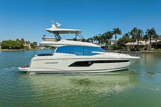 Prestige 520 Flybridge Yacht For Sale