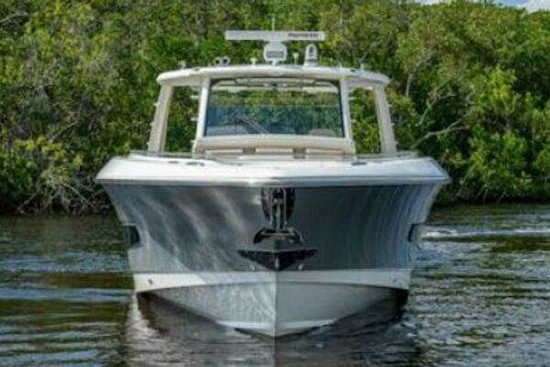 Boston Whaler Outrage Yacht For Sale