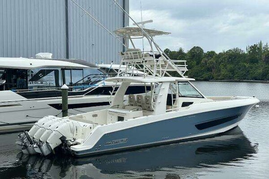 Boston Whaler 420 Outrage Yacht For Sale