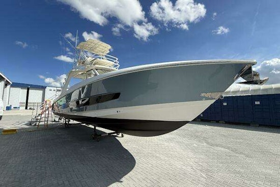 Boston Whaler 420 Outrage Yacht For Sale