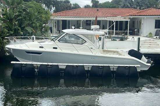 Pursuit 325 OS Yacht For Sale