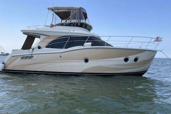 Carver C-34 Command Bridge Yacht For Sale