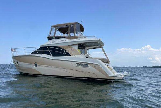 Carver C-34 Command Bridge Yacht For Sale