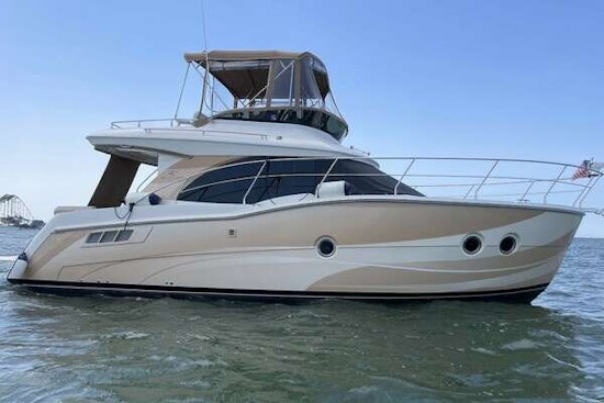 Carver C-34 Command Bridge Yacht For Sale