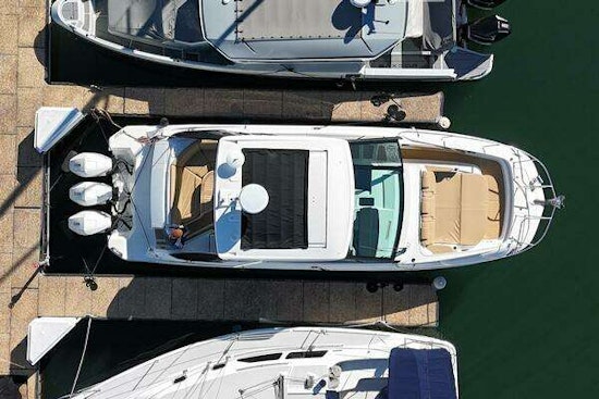 Sea Ray 320 Outboard Yacht For Sale