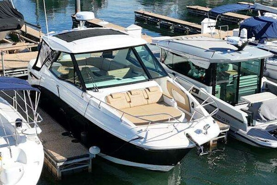 Sea Ray 320 Outboard Yacht For Sale