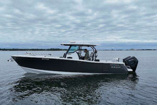 Blackfin 332 CC Yacht For Sale