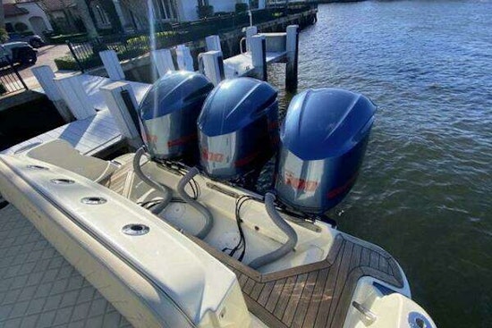 Chris-Craft Catalina 34 Yacht For Sale