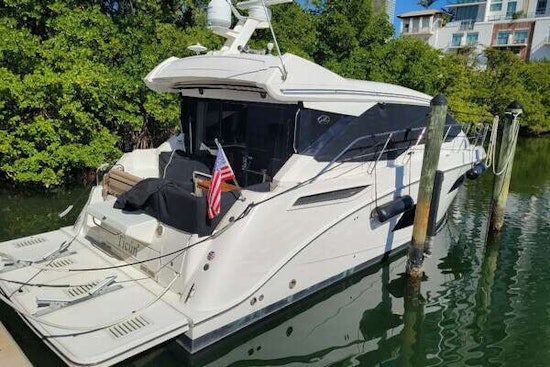 Sea Ray Sundancer 460 Yacht For Sale