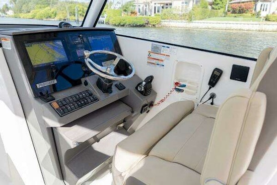 Pursuit DC 325 Dual Console Yacht For Sale