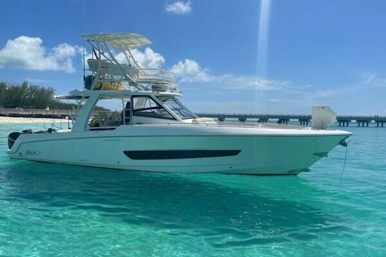 Boston Whaler  Yacht For Sale
