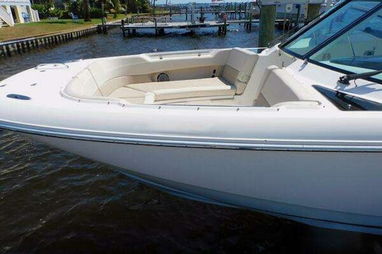 Boston Whaler 320 Vantage Yacht For Sale