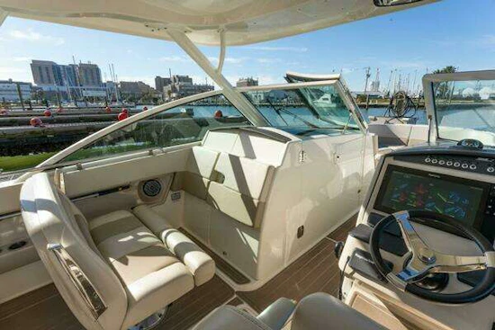Boston Whaler 320 Vantage Yacht For Sale