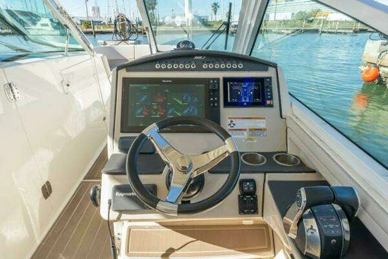 Boston Whaler 320 Vantage Yacht For Sale