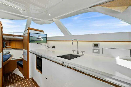 Bertram 35 Flybridge Yacht For Sale