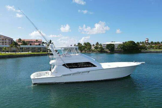 Hatteras 60 Convertible Yacht For Sale