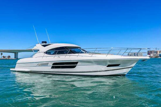 Riviera 5000 Sport Yacht Yacht For Sale