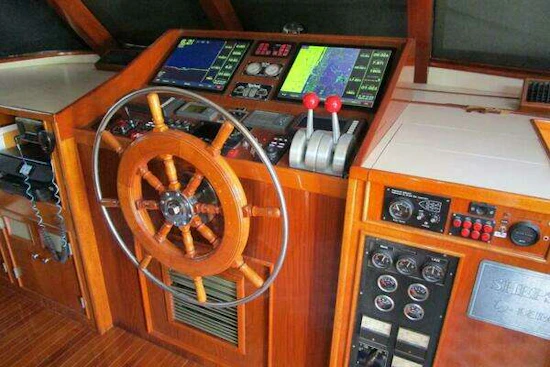 Burger Flush Deck with Flybridge Yacht For Sale