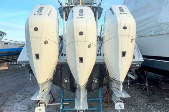 Everglades 355 CC Yacht For Sale
