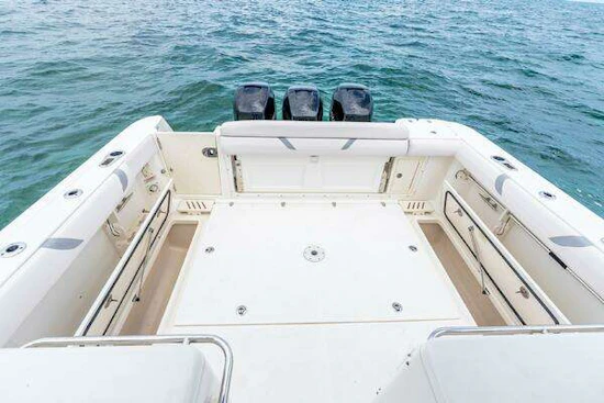 Boston Whaler 345 Conquest Yacht For Sale