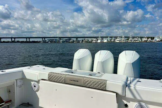 Caymas 341CC Yacht For Sale